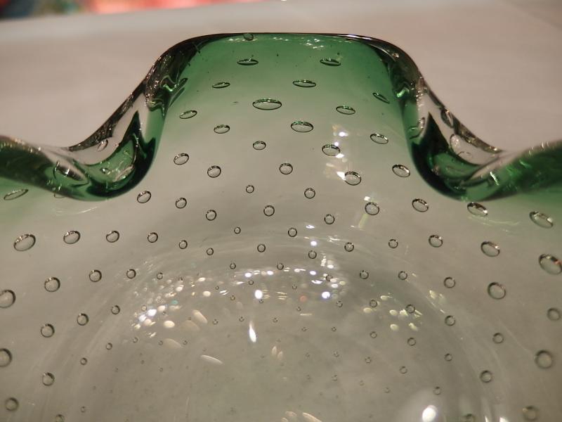 イタリアムラノガラスオブジェ　ヴィンテージアートガラス灰皿　気泡入り　クリアー×緑　USM 1338（6）