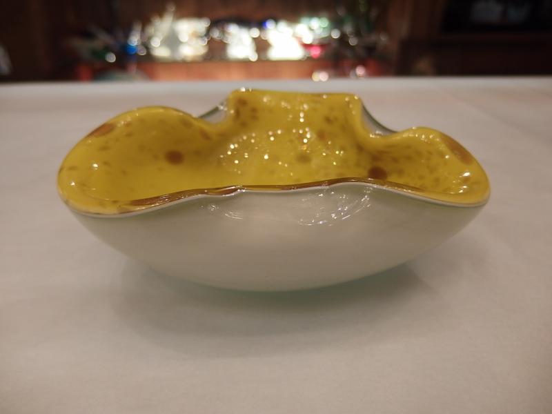 イタリアムラノガラスオブジェ　ヴィンテージアートガラス灰皿　白×黄色×金の気泡　USM 1346（3）