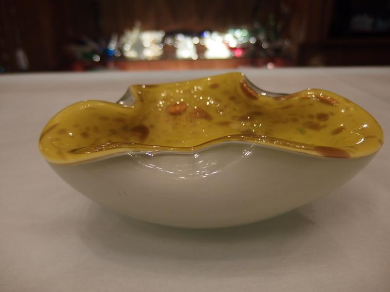 イタリアムラノガラスオブジェ　ヴィンテージアートガラス灰皿　白×黄色×金の気泡　USM 1346（4）
