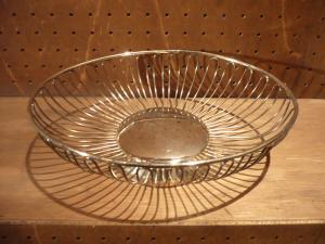 silver oval wire tray