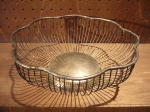 silver flower wire tray