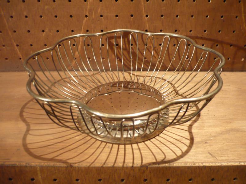 silver flower wire tray