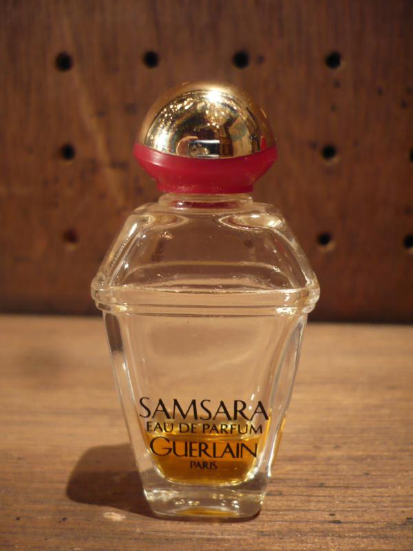 インテリア・ディスプレイ雑貨　パフュームボトル　LCM 4477　GUERLAIN glass perfume bottle & case（2）
