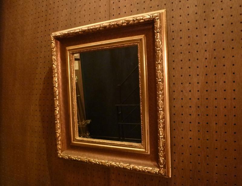 Wall mirror