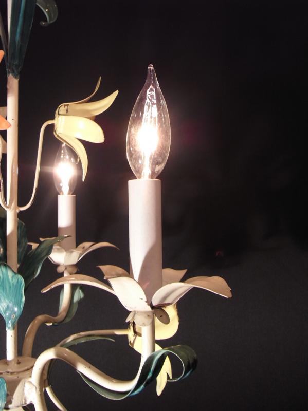 リビング照明、フランス製フラワーシャンデリア、花付きシャンデリア、白塗りアイアンシャンデリア　BCH 0073（2）