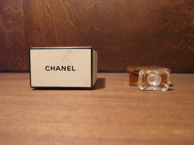 CHANEL N°19 香水瓶、ミニチュア香水ボトル、ミニガラスボトル、サンプルガラス瓶 LCC 0428(4)