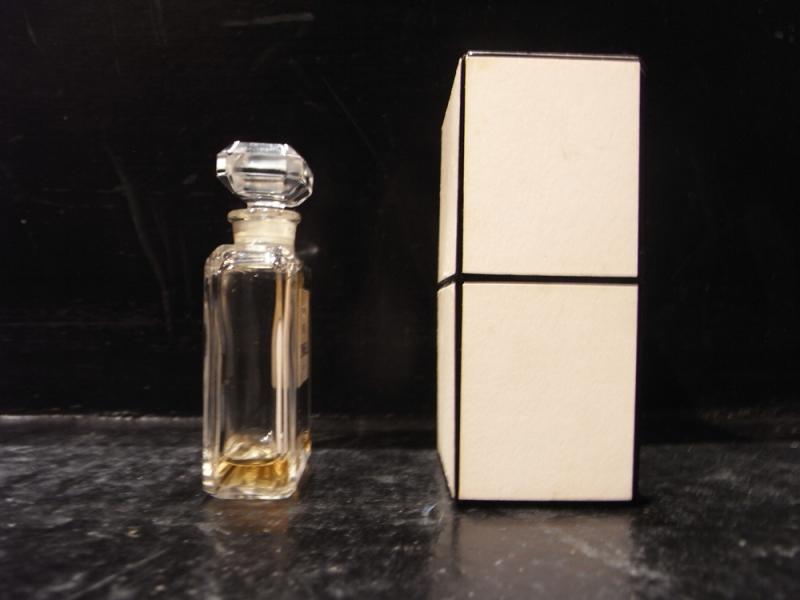 CHANEL N°5 香水瓶、ミニチュア香水ボトル、ミニガラスボトル、サンプルガラス瓶　LCC 0424（3）
