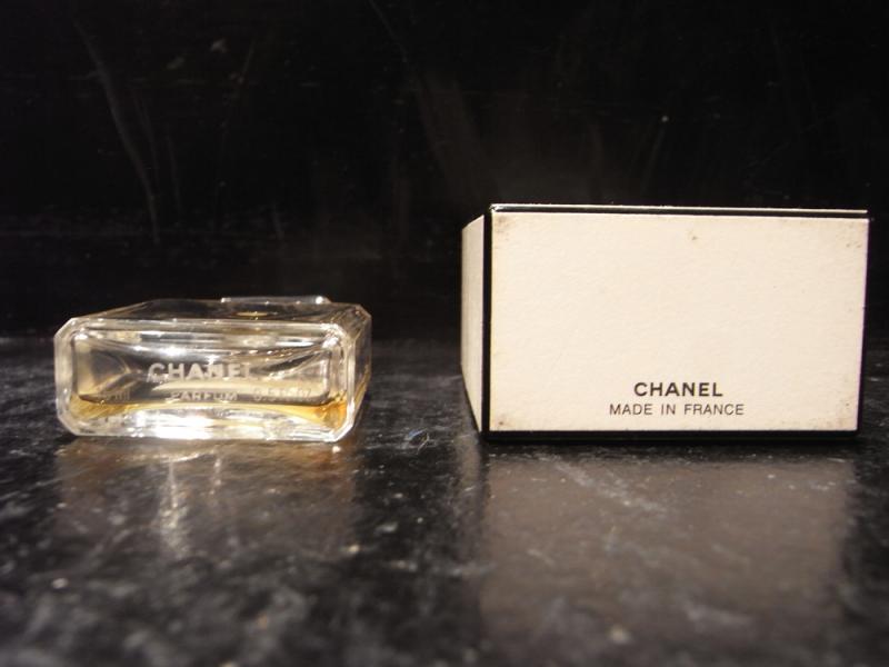 CHANEL N°5 香水瓶、ミニチュア香水ボトル、ミニガラスボトル、サンプルガラス瓶　LCC 0424（5）