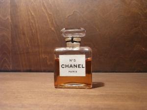 French glass perfume bottle（未開栓）