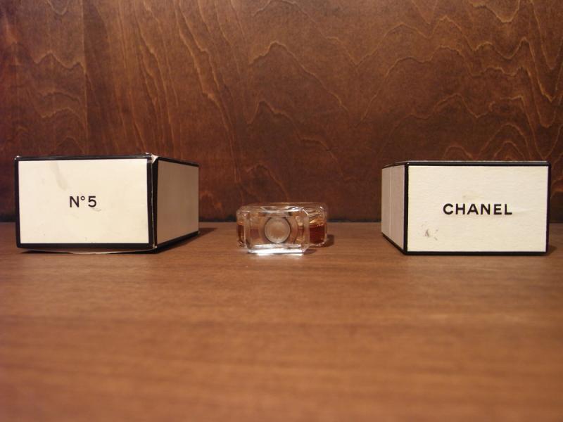 CHANEL N°5 香水瓶、ミニチュア香水ボトル、ミニガラスボトル、サンプルガラス瓶　LCC 0625（4）