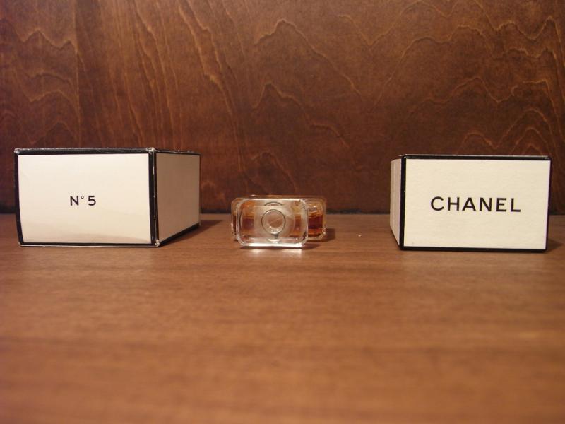 CHANEL N°5 香水瓶、ミニチュア香水ボトル、ミニガラスボトル、サンプルガラス瓶　LCC 0684（4）