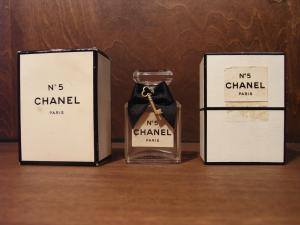 French glass perfume bottle（EXTRAIT/リボン・カギ付）