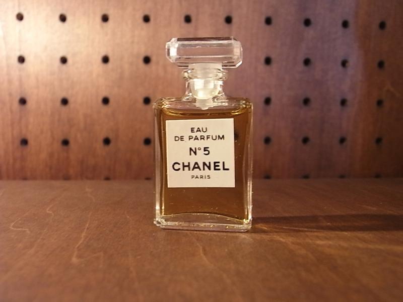 CHANEL N°5 香水瓶、ミニチュア香水ボトル、ミニガラスボトル、サンプルガラス瓶　LCC 0671（2）