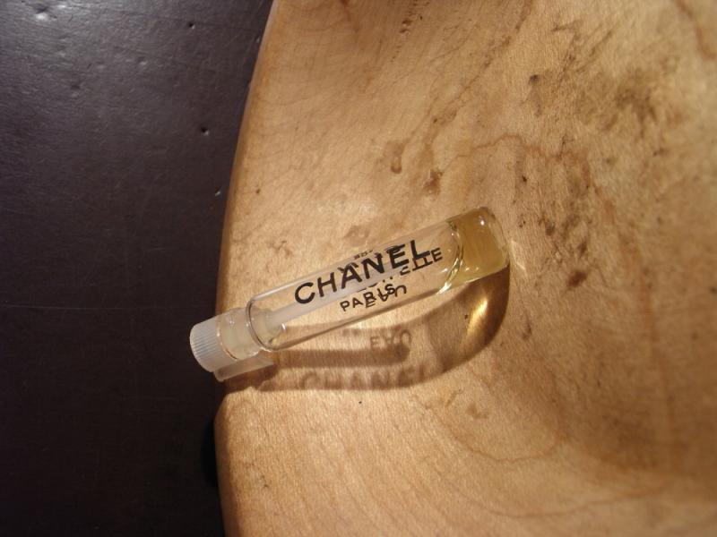 CHANEL N°19 香水瓶、ミニチュア香水ボトル、ミニガラスボトル、サンプルガラス瓶　LCC 0051（2）