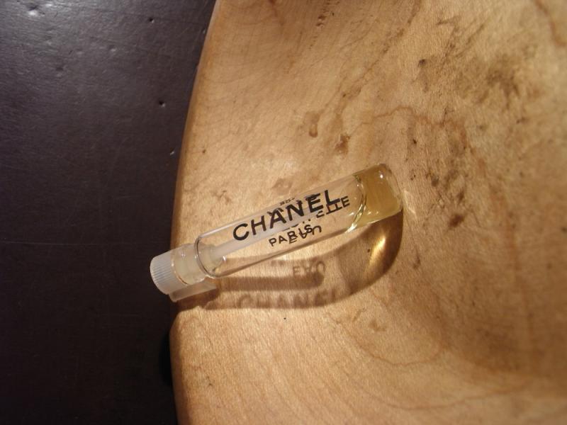 CHANEL N°19 香水瓶、ミニチュア香水ボトル、ミニガラスボトル、サンプルガラス瓶 LCC 0051(2)