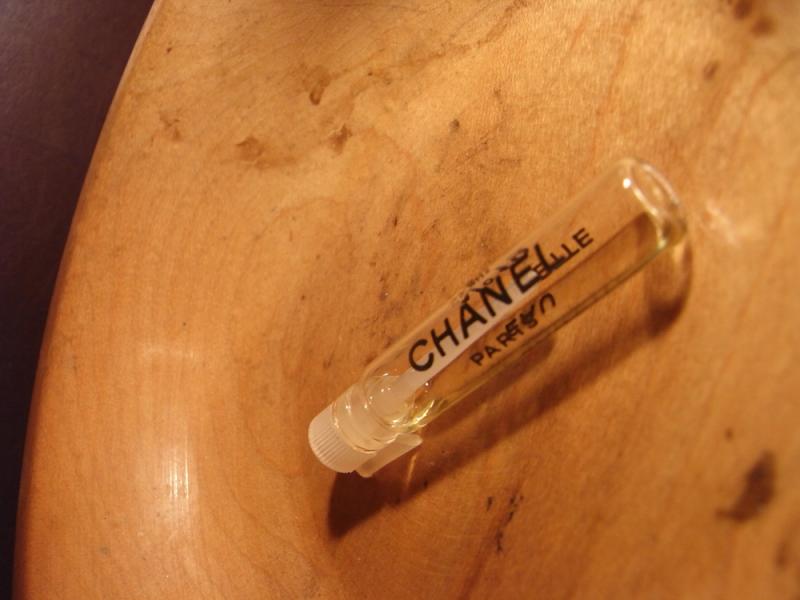 CHANEL N°19 香水瓶、ミニチュア香水ボトル、ミニガラスボトル、サンプルガラス瓶　LCC 0051（5）