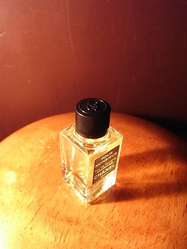 CHANEL POUR MONSIEUR香水瓶、ミニチュア香水ボトル、ミニガラスボトル、サンプルガラス瓶　LCC 0199（4）