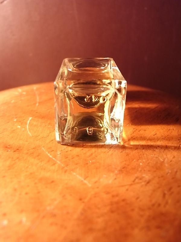 CHANEL POUR MONSIEUR香水瓶、ミニチュア香水ボトル、ミニガラスボトル、サンプルガラス瓶　LCC 0199（5）