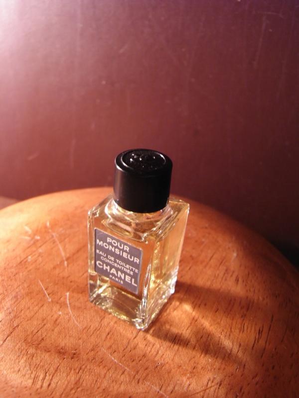 CHANEL POUR MONSIEUR香水瓶、ミニチュア香水ボトル、ミニガラスボトル、サンプルガラス瓶 LCC 0718(3)