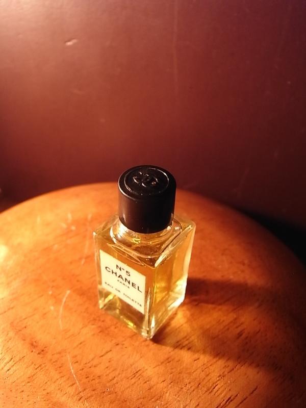 CHANEL N°5 香水瓶、ミニチュア香水ボトル、ミニガラスボトル、サンプルガラス瓶　LCC 0084（3）