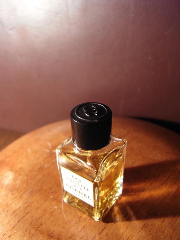 CHANEL N°5 香水瓶、ミニチュア香水ボトル、ミニガラスボトル、サンプルガラス瓶　LCC 0220（4）