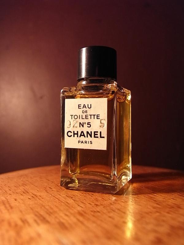 CHANEL N°5 香水瓶、ミニチュア香水ボトル、ミニガラスボトル、サンプルガラス瓶　LCC 0669（2）