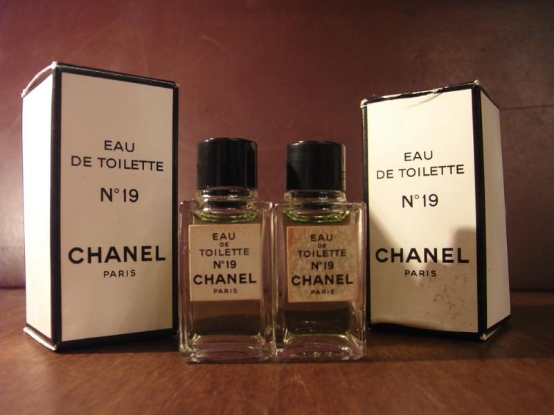 French glass perfume bottle(2点あり!)