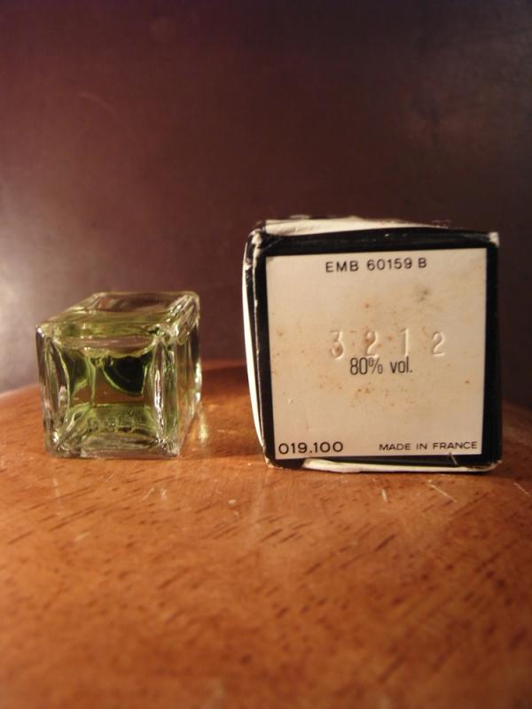 CHANEL N°19 香水瓶、ミニチュア香水ボトル、ミニガラスボトル、サンプルガラス瓶 LCC 0670(4)