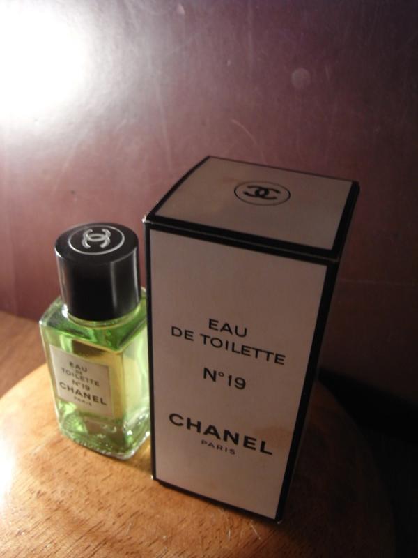 CHANEL N°19 香水瓶、ミニチュア香水ボトル、ミニガラスボトル、サンプルガラス瓶 LCC 0683(2)