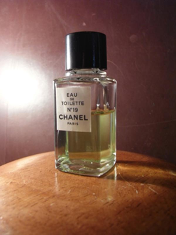 CHANEL N°19 香水瓶、ミニチュア香水ボトル、ミニガラスボトル、サンプルガラス瓶　LCC 0614（2）