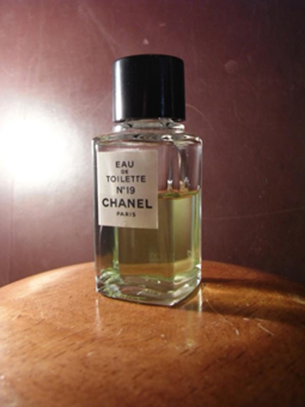CHANEL N°19 香水瓶、ミニチュア香水ボトル、ミニガラスボトル、サンプルガラス瓶 LCC 0614(2)