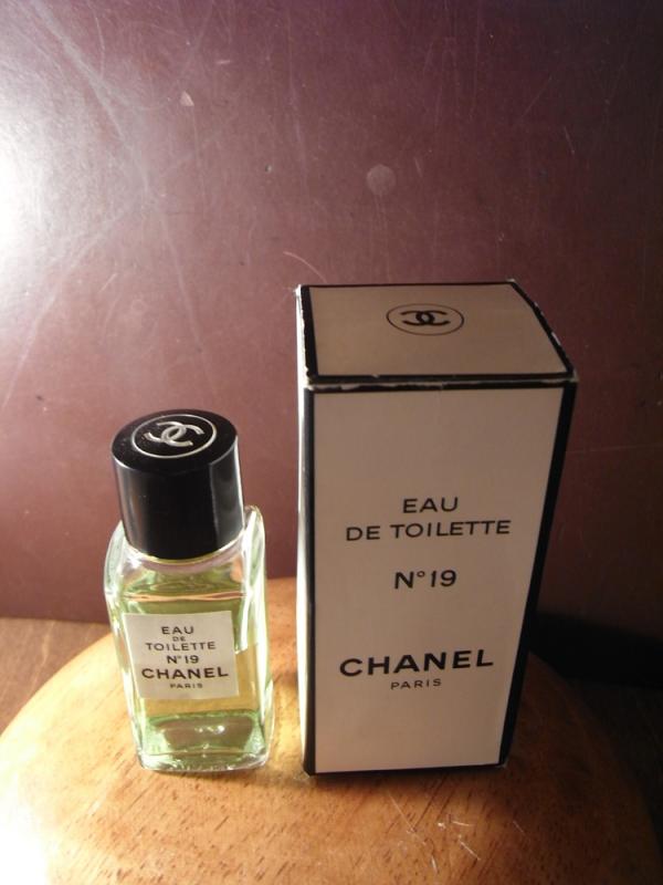 CHANEL N°19 香水瓶、ミニチュア香水ボトル、ミニガラスボトル、サンプルガラス瓶 LCC 0614(3)