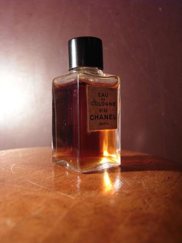 CHANEL N°22 香水瓶、ミニチュア香水ボトル、ミニガラスボトル、サンプルガラス瓶　LCM 4593（3）