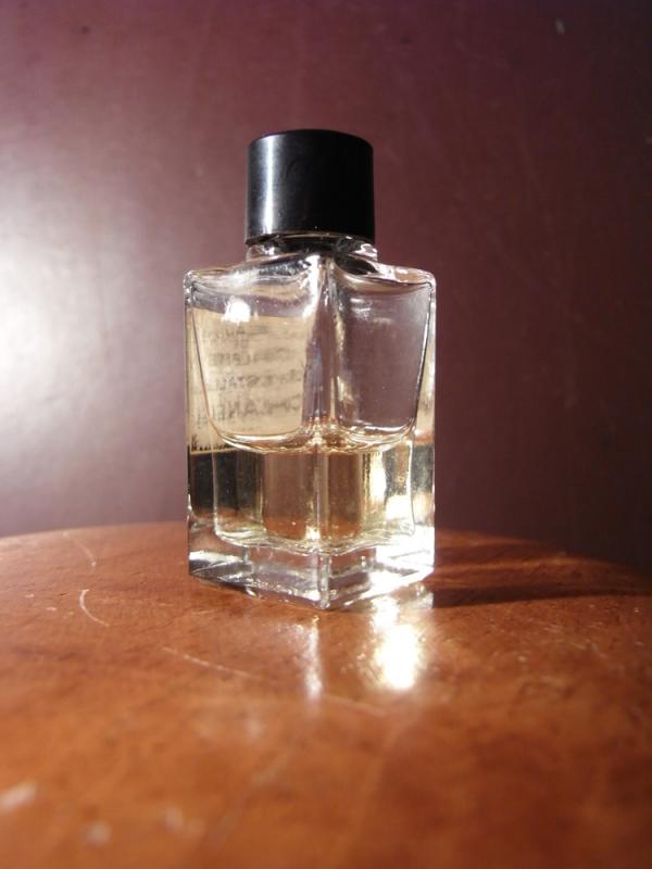 CHANEL CRISTALLE 香水瓶、ミニチュア香水ボトル、ミニガラスボトル、サンプルガラス瓶　LCM 4563（2）