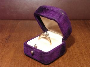 Jeweler purple velvet ring display case
