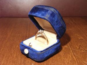 RYRIE BROS blue velvet ring display case