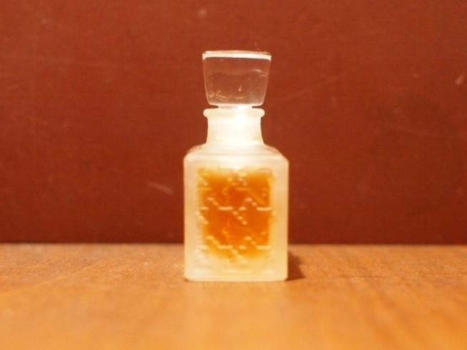 Christian Dior Miss Diorヴィンテージ香水瓶、ミニチュア香水ボトル、ミニガラスボトル、サンプルガラス瓶 LCM 4582(3)