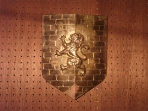 English LION emblem wall ornament