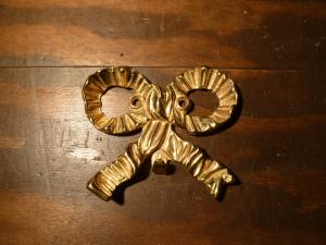 Italian brass ribbon hook