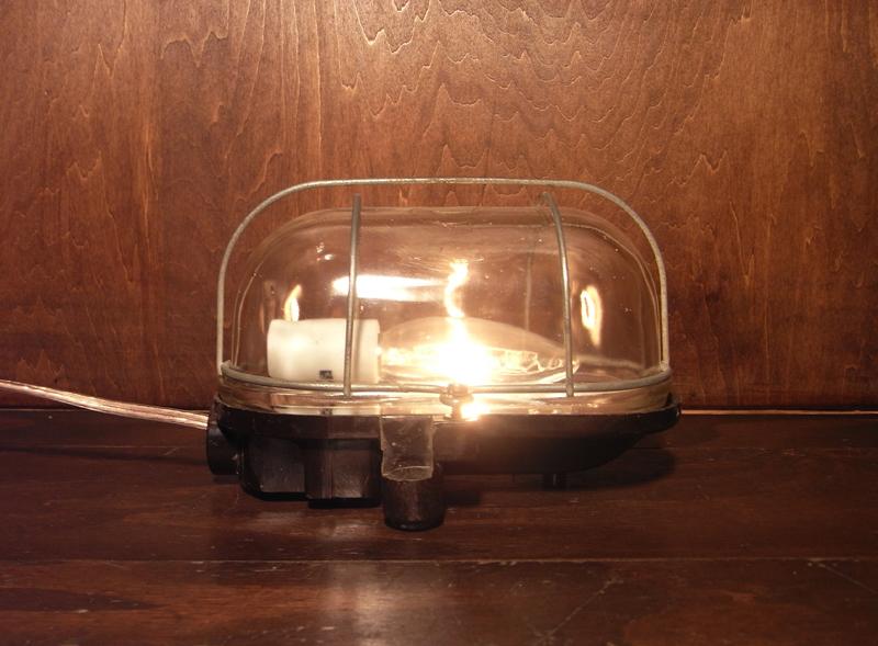 French capsule table lamp 1灯