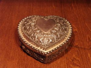 silver heart jewelry case