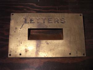 brass LETTRES slot