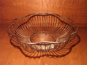 silver flower wire tray