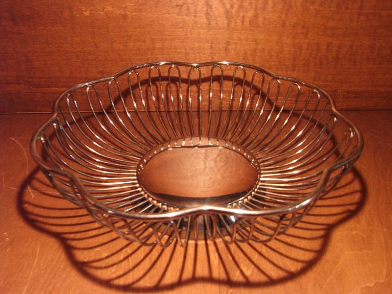 silver flower wire tray
