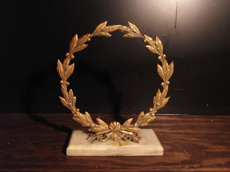 Italian marble leaf trophy