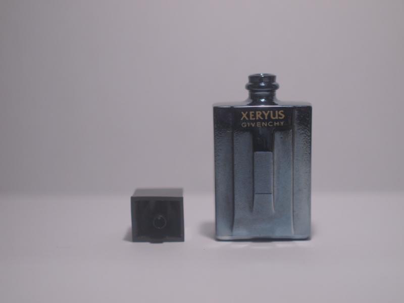 GIVENCHY/XERYUS香水瓶、ミニチュア香水ボトル、ミニガラスボトル、香水ガラス瓶　LCC 0178（6）