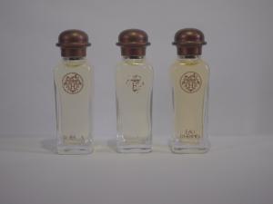 French glass perfume bottle（残り2点！）