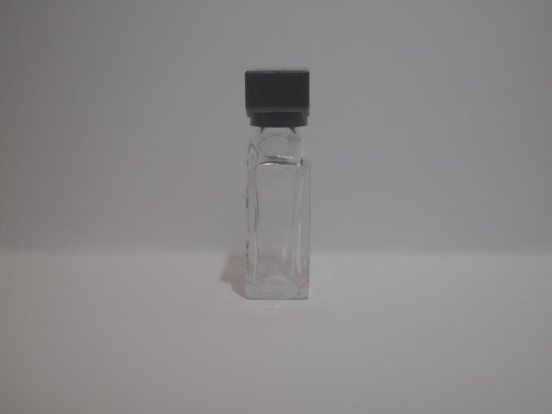 Guy Laroche/FIDJI香水瓶、ミニチュア香水ボトル、ミニガラスボトル、サンプルガラス瓶　LCC 0221（3）