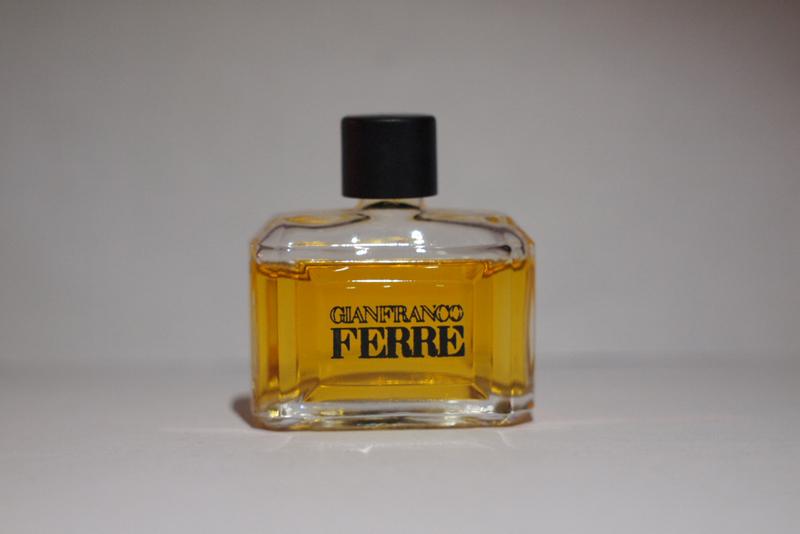 GIANFRANCO FERRE/GIAN FRANCO FERRE香水瓶、ミニチュア香水ボトル、ミニガラスボトル、香水ガラス瓶　LCC 0317（1）