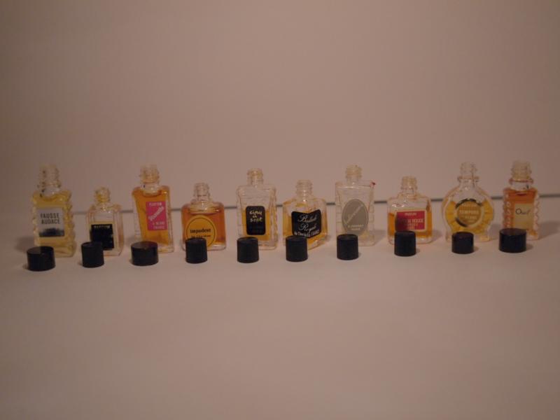 PARFUMS DE FRANCE香水瓶、ミニチュア香水ボトル、ミニガラスボトル、サンプルガラス瓶　LCC 0463（7）